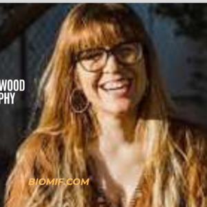 Ali Hazelwood Biography: Age, Husband, Net Worth & Career